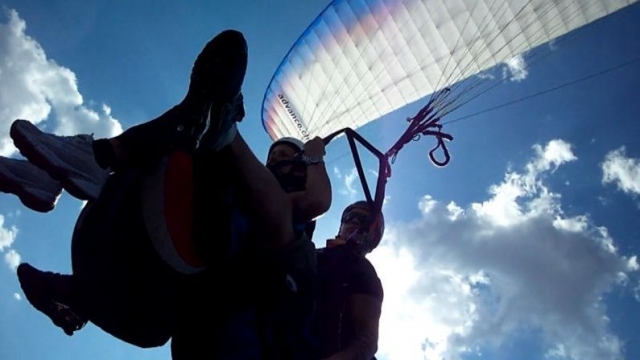  Parapenle con piloto 